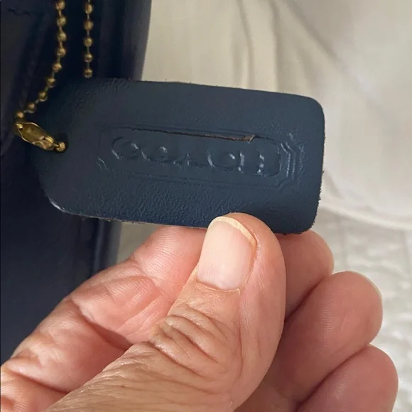 Vintage Coach Citi bag style 9790 in navy blue leather with brass hardware - Picture 7 of 8